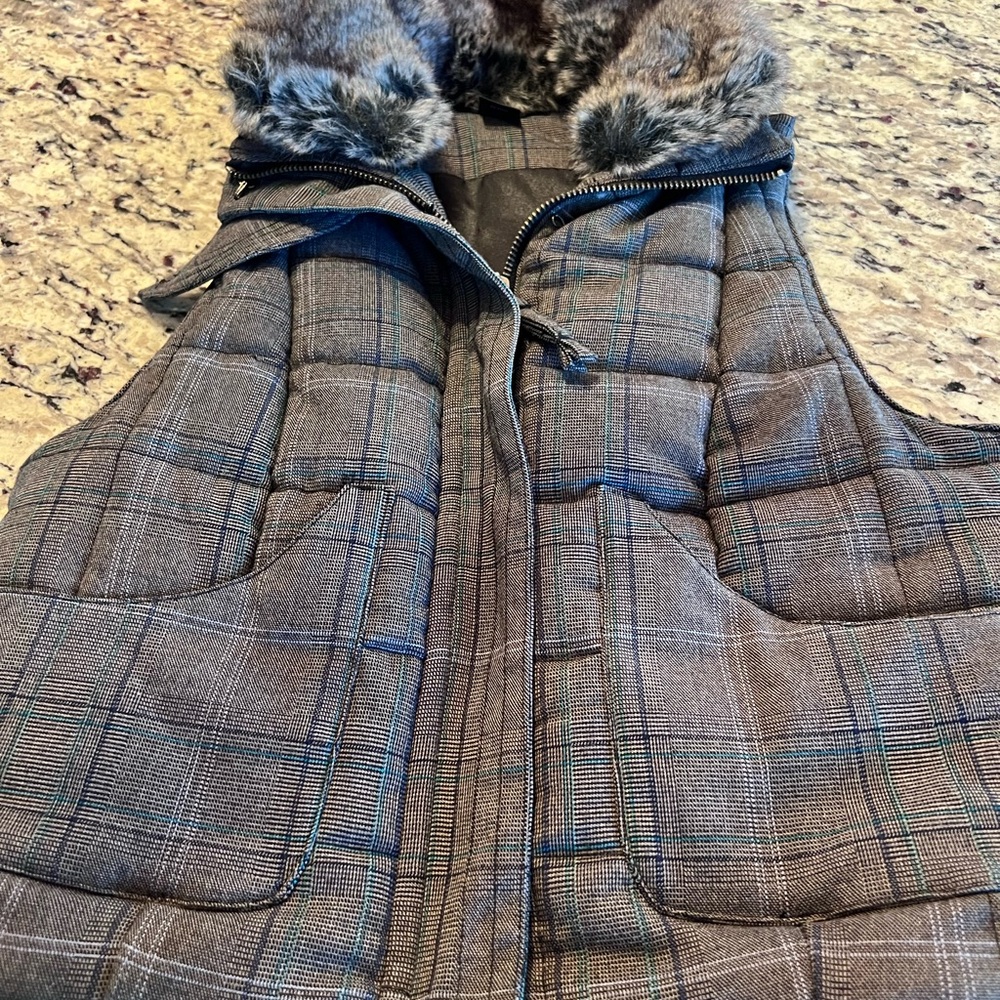 Women’s Gray Plaid Puffer Vest with Faux Fur Trim